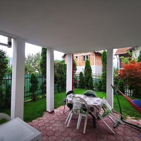 Rest & Recharge 4Bdr Apt- Free Parking, Ac & Garden 塞拉耶佛 外观 照片