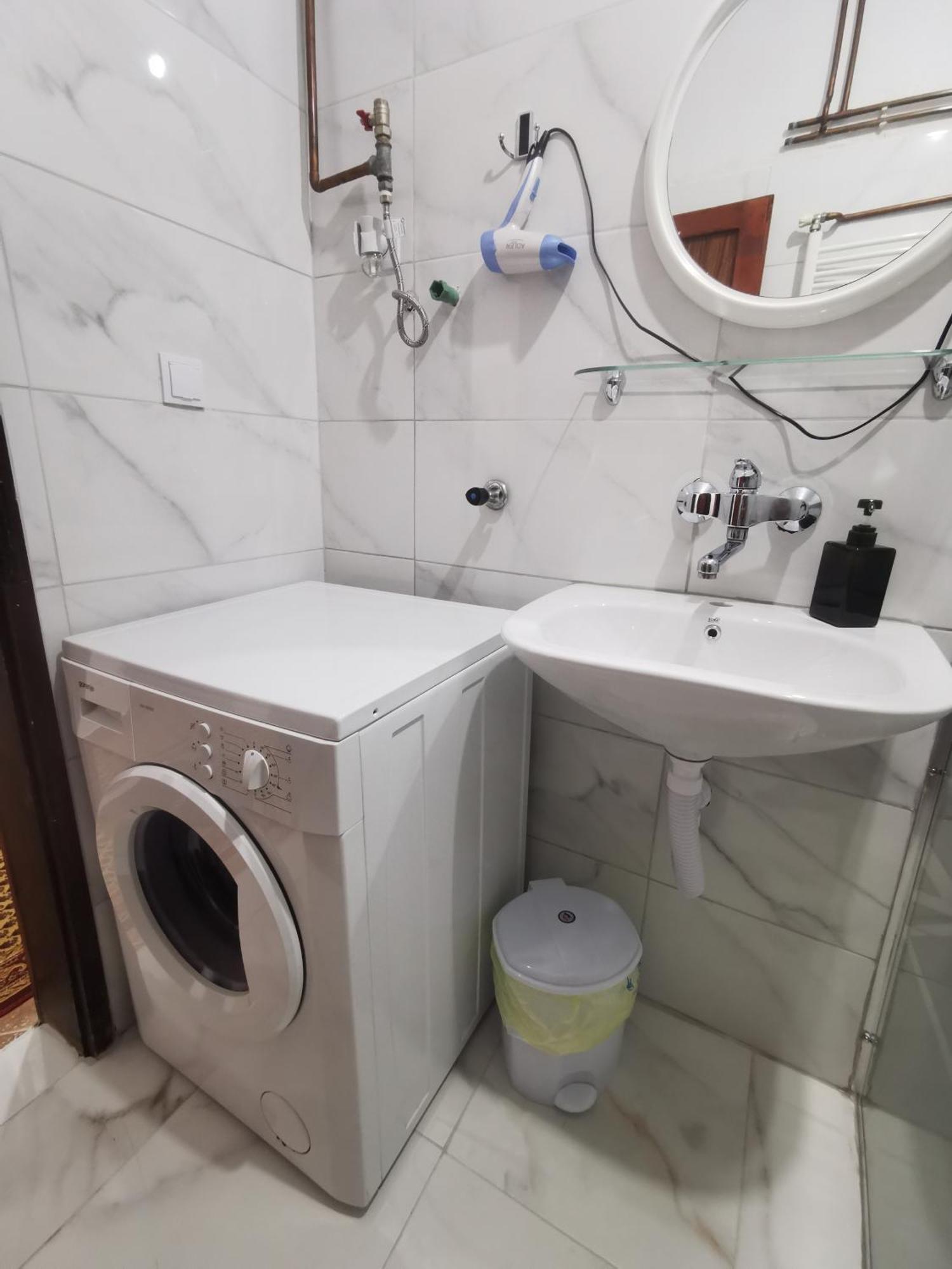 Rest & Recharge 4Bdr Apt- Free Parking, Ac & Garden 塞拉耶佛 外观 照片
